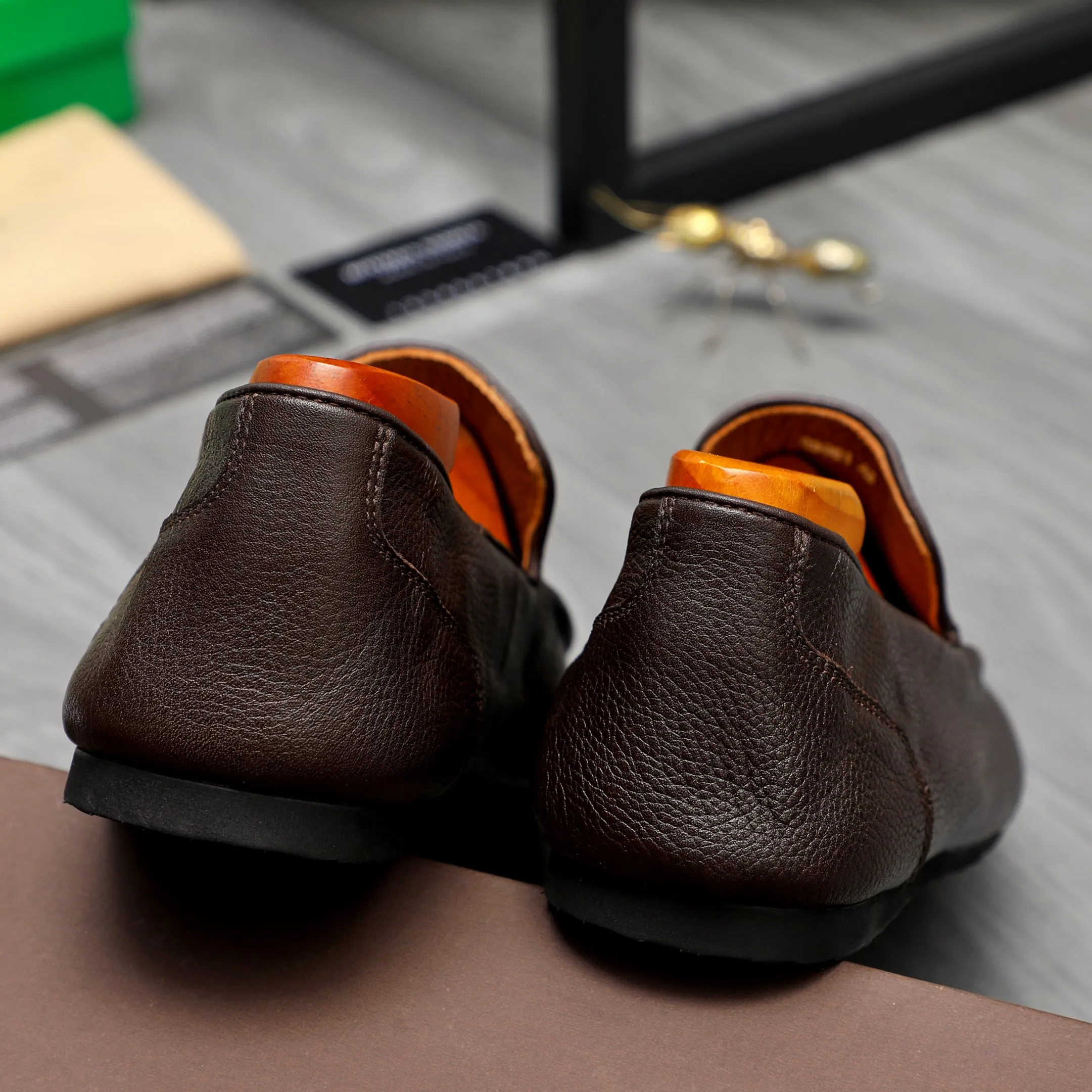 Men's shoes 💰460 Product trademark: BV "Bottega Veneta" soft leather slip-on men's shoes Regular size: 39-45 Product materials: Selected high-quality cowhide upper, cowhide lining, original outsole